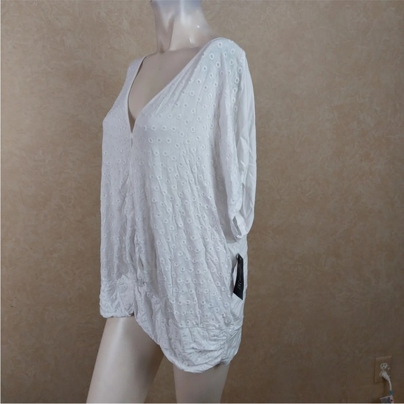 Inc twist hem eyelet top 1X - Picture 2 of 6